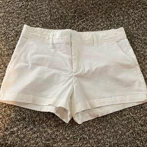 GAP white city shorts